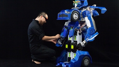 Nhật Bản chế tạo thành công "Transformer" cao 1,5 mét