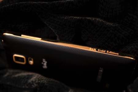 Cận cảnh Samsung Galaxy Note 4 mạ vàng 24K tại Việt Nam