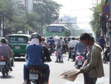 Bà bầu ăn xin, ba năm chưa… đẻ