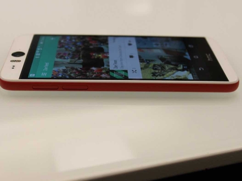 HTC ra mắt điện thoại “tự sướng” cực khủng
