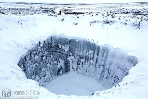 Giải mã bí ẩn hố địa ngục khổng lồ Siberia