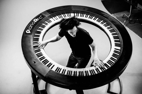 Chiếc đàn piano tròn, 294 phím, 'độc' nhất thế giới