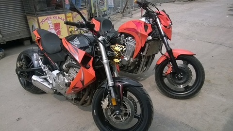 Bộ đôi mô tô Honda cực hầm hố độ bởi thợ Sài Gòn