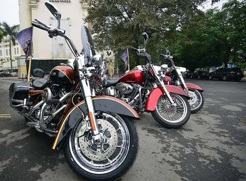 Dàn Harley tiền tỷ khoe dáng giữa mùa đông Hà Nội