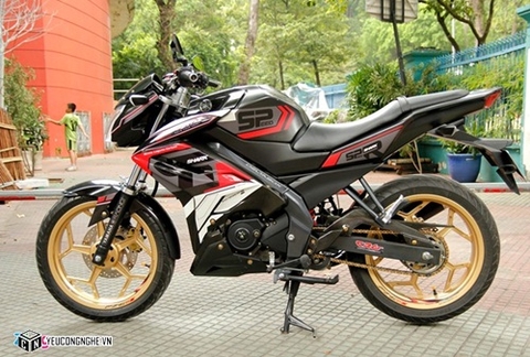Yamaha FZ150i dán decal carbon của biker Sài thành