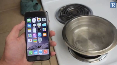 iPhone 6 rơi vào nồi nước sôi… vẫn sống sót