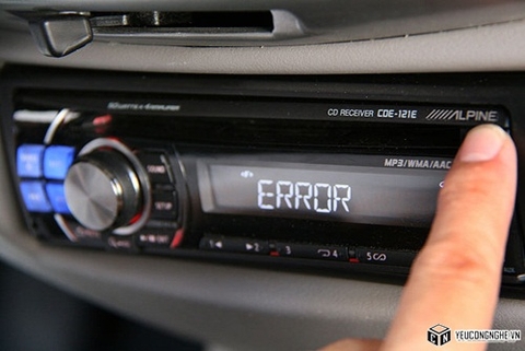Mẹo lấy đĩa CD kẹt trên xe hơi