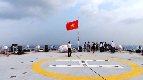 Xem bệ pháo hoa ở sân trực thăng tòa nhà cao nhất Sài Gòn