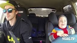 "Ông bố của năm" đưa con đi drift