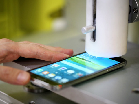 Cận cảnh quy trình thử nghiệm Galaxy S5 của Samsung