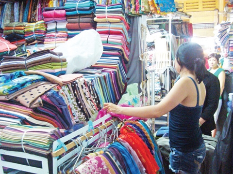 Phiên bản áo chống nóng gắn quạt siêu rẻ của độc giả Sài Gòn