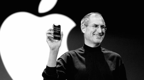 Steve Jobs qua đời là lợi thế để Samsung tấn công Apple