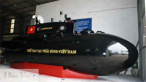 Tàu ngầm Trường Sa: Sơn đen, vẽ quốc kỳ, sẵn sàng ra biển