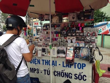 Tràn lan pin dự phòng "dỏm" tấn công thị trường