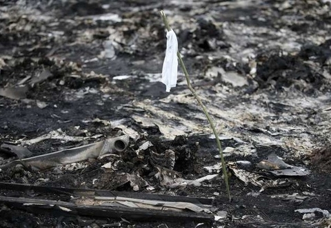 Choáng váng khung cảnh 'nghĩa địa MH17'
