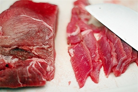 Cách phân biệt thịt bò thật - giả