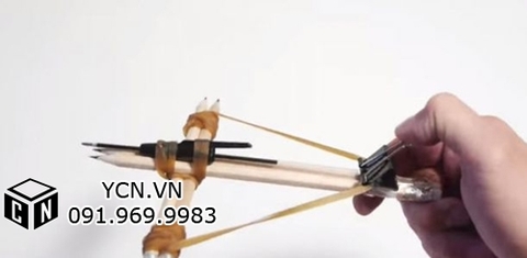 Làm cung tên trong 5 phút với những đồ có sẵn trên mặt bàn