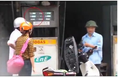 Lật tẩy chiêu ăn cắp xăng trắng trợn giữa Thủ đô