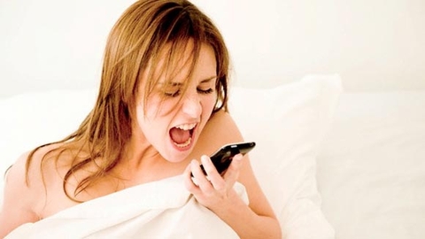 Hét vào điện thoại để... sạc pin