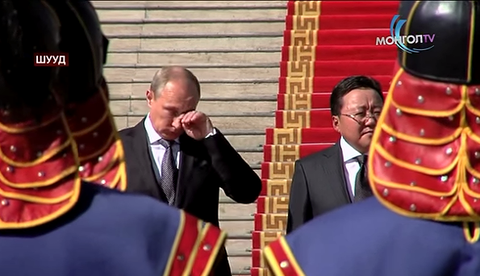 Hình ảnh Putin rơi lệ khi nghe quốc ca Nga gây xôn xao