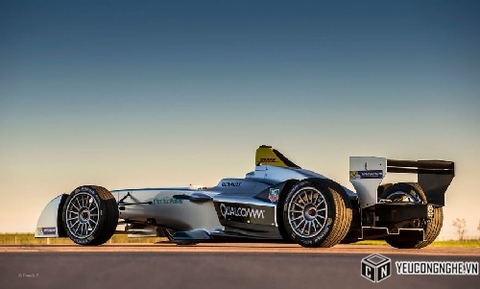 Giải đua xe Formula E sử dụng công nghệ sạc không dây