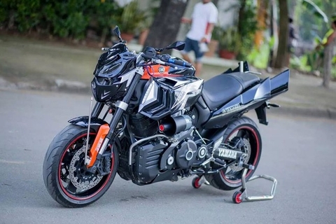 Siêu mô tô Yamaha chế mặt nạ quỷ của biker Sài Gòn