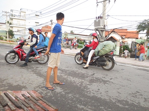 Người Sài Gòn kiếm tiền triệu "siêu tốc" nhờ kẹt xe