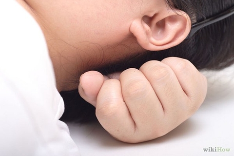 Bí kíp quan trọng giúp bạn khi thang máy rơi tự do