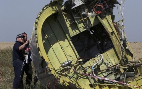 Kết luận sơ bộ: MH17 có thể bị tên lửa "đất đối không" đâm trúng