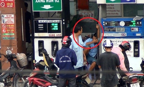 Những chiêu “móc túi” trắng trợn khách hàng tại cây xăng
