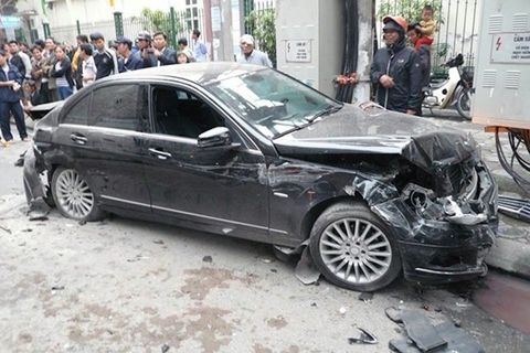 3 bước xử lý khi xe 'điên' đột ngột tăng tốc