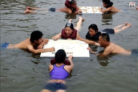 Những hình ảnh "cười ra nước mắt" ở bãi biển