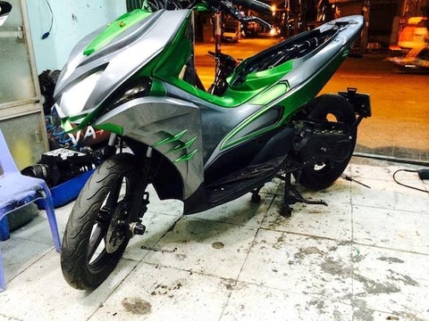Thợ Việt độ Honda AirBlade phong cách Kawasaki Z1000 đầy sáng tạo