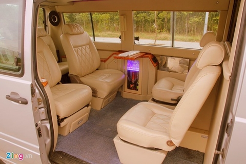 Thợ Việt chế limousine 300 triệu điều khiển bằng iPad