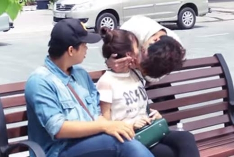 "Kiss Cam phiên bản Việt"- Trào lưu đã thành... trò lố?