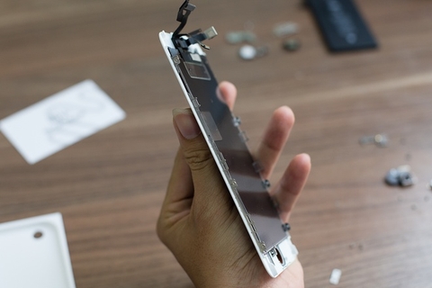 'Mổ bụng' iPhone 6s Plus đầu tiên về Hà Nội