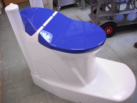 "Độc lạ" toilet có thể chuyển đổi chất thải của bạn thành nước và điện