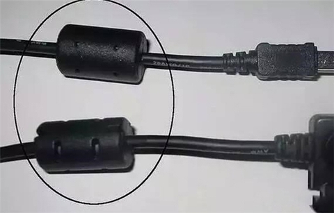 Ống đen nhỏ trên cáp máy tính và công dụng bạn chưa biết