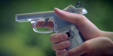 Teen Mỹ sáng chế súng thông minh kích hoạt bằng vân tay