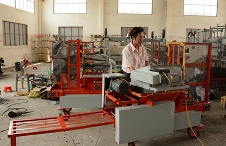Nhà khoa học “chân đất” và 14 sáng chế “độc”