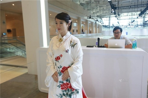 Choáng váng với robot đẹp hơn cả người thật