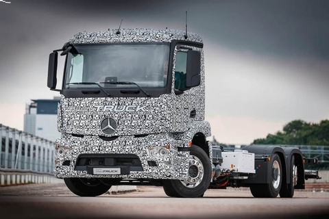Mercedes-Benz giới thiệu xe tải điện có thể chạy liên tục 200 km