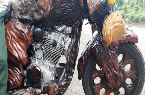 Chiêm ngưỡng xe máy tự chế bằng gỗ của thợ mộc Lâm Đồng