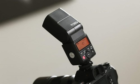 Flash TT350 Là Gì? Có Phù Hợp Cho Người Mới Chụp Ảnh Không?