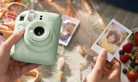 Máy Chụp Ảnh Lấy Liền Instax Nên Mua Phụ Kiện Gì Để Dùng Lâu Dài?