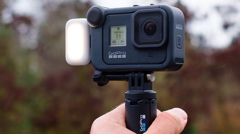 Vlogger du lịch mua gopro hero 8 black cần bổ sung những phụ kiện gì?