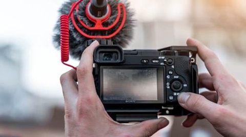 Muốn bắt đầu với Vlog? Đây sẽ là những thiết bị bạn cần có!