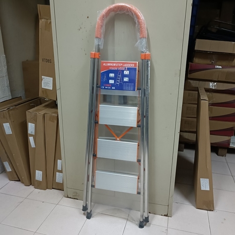 Thang ghế inox 4 bậc IN04