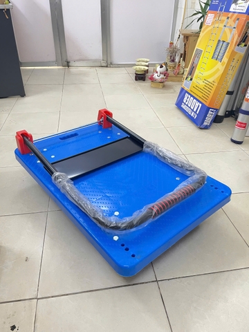 Xe đẩy hàng 4 bánh sàn nhựa khung thép 300kg FWSL-9001