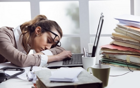 Có nên cố nằm chợp mắt khi mất ngủ?